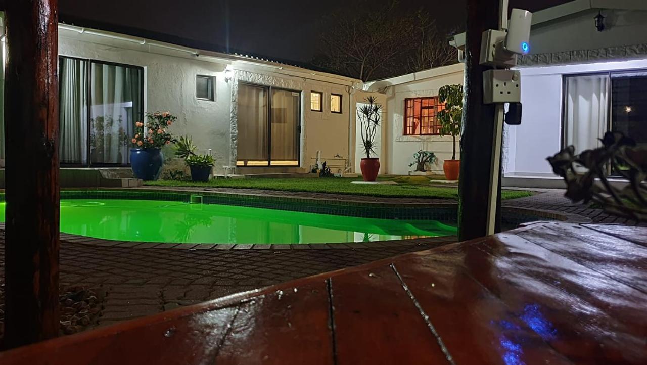 Berry Bliss Guest House Габороне Экстерьер фото