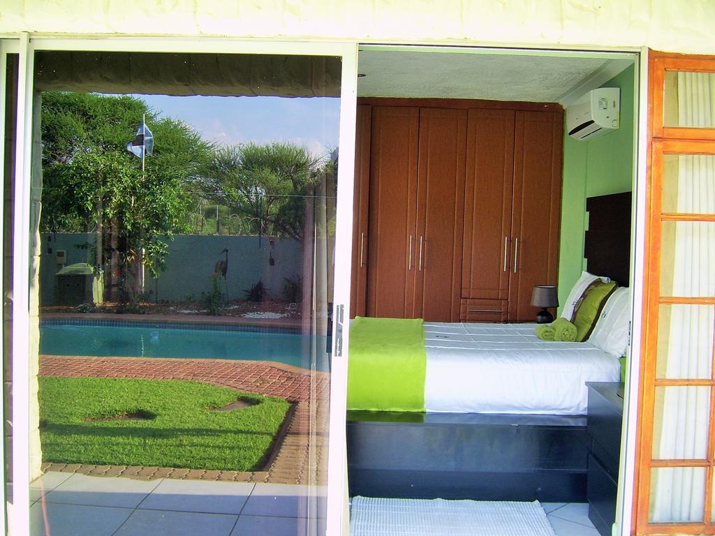 Berry Bliss Guest House Габороне Экстерьер фото