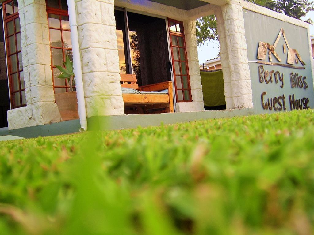 Berry Bliss Guest House Габороне Экстерьер фото