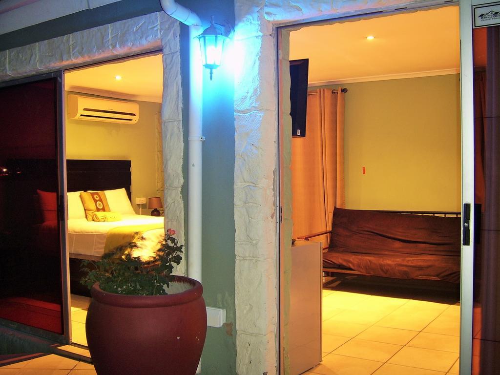 Berry Bliss Guest House Габороне Экстерьер фото