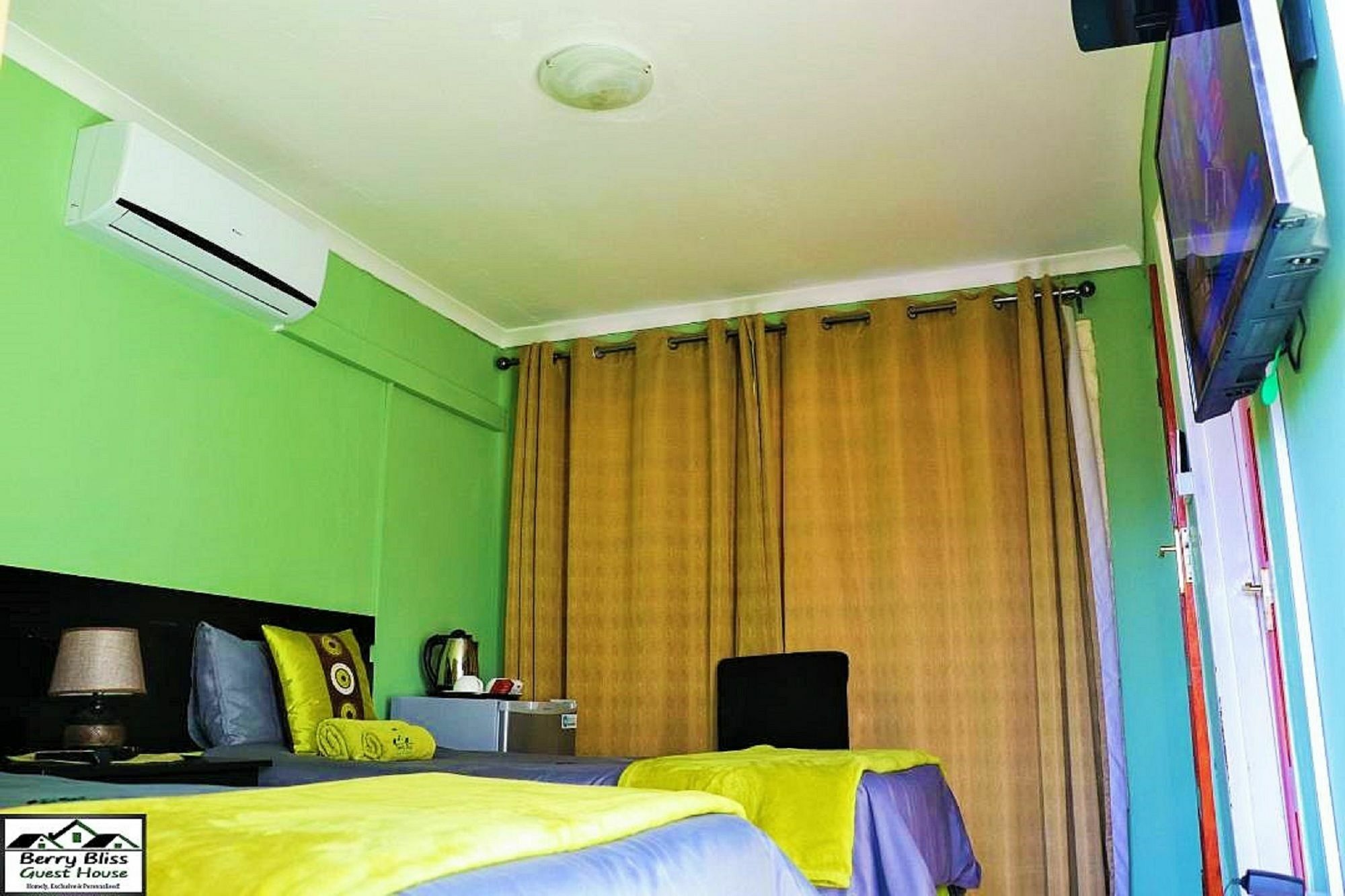 Berry Bliss Guest House Габороне Экстерьер фото