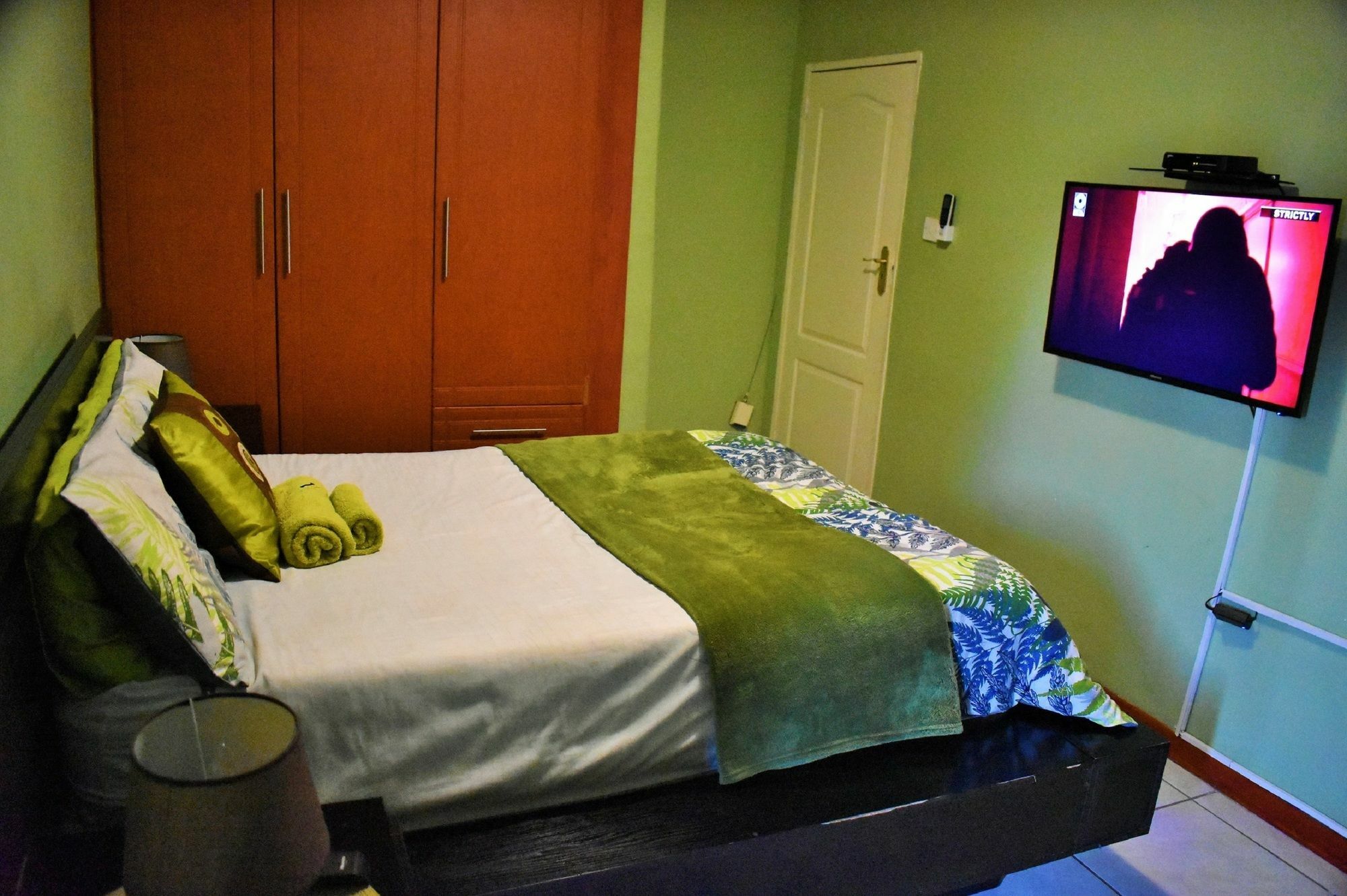 Berry Bliss Guest House Габороне Экстерьер фото
