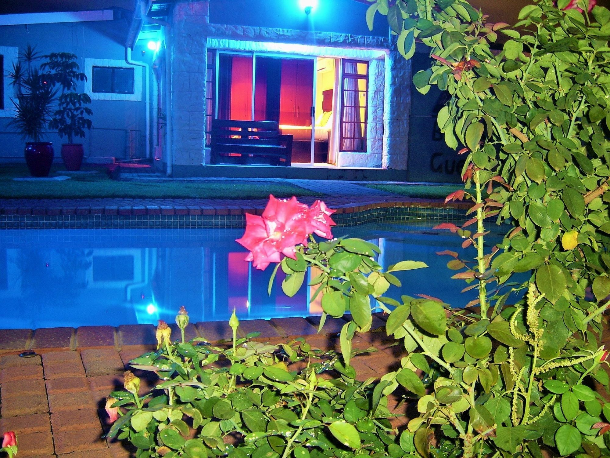 Berry Bliss Guest House Габороне Экстерьер фото