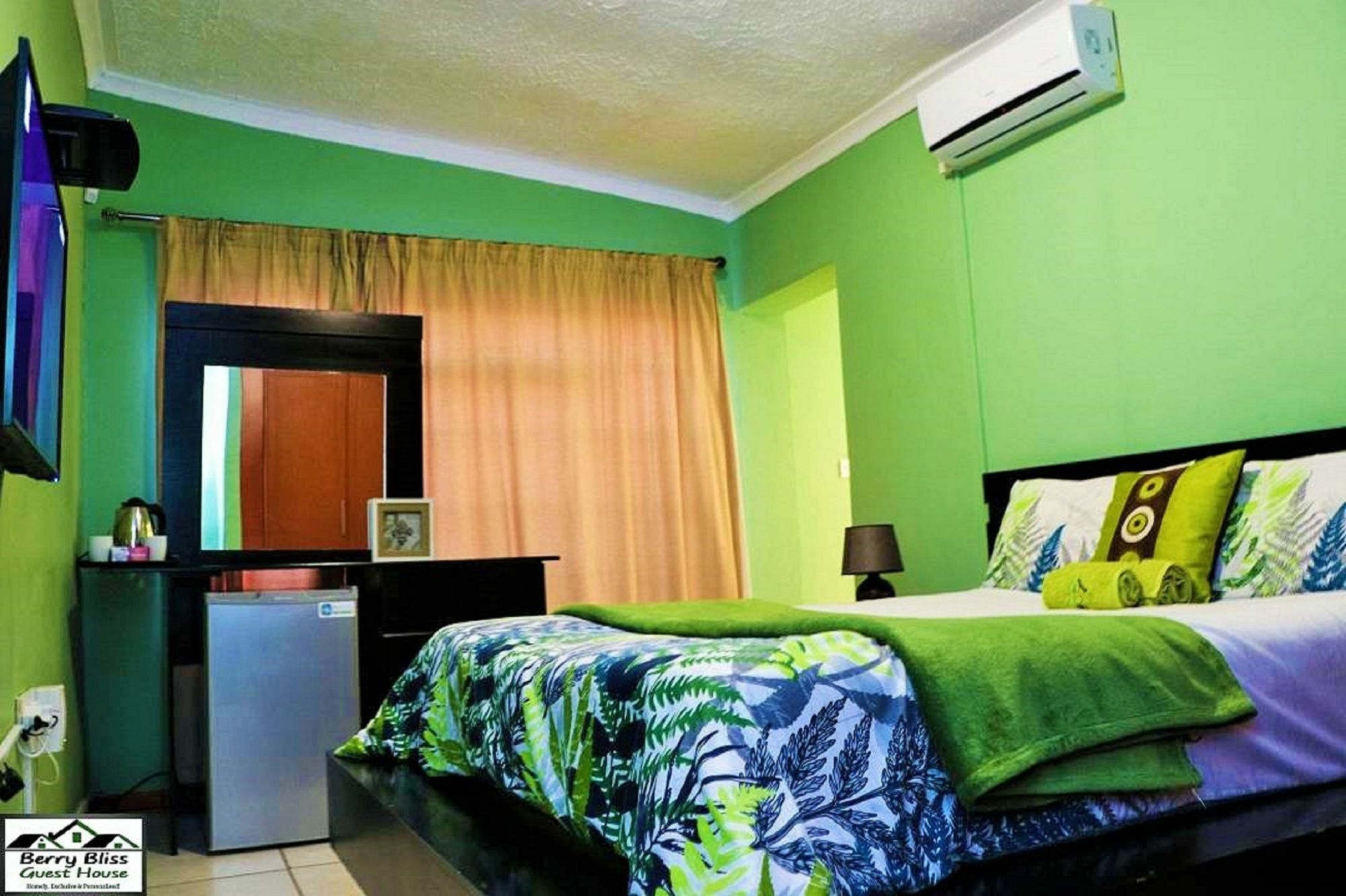 Berry Bliss Guest House Габороне Экстерьер фото