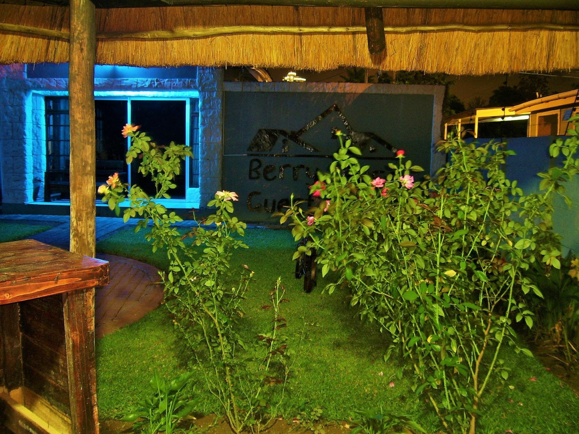 Berry Bliss Guest House Габороне Экстерьер фото