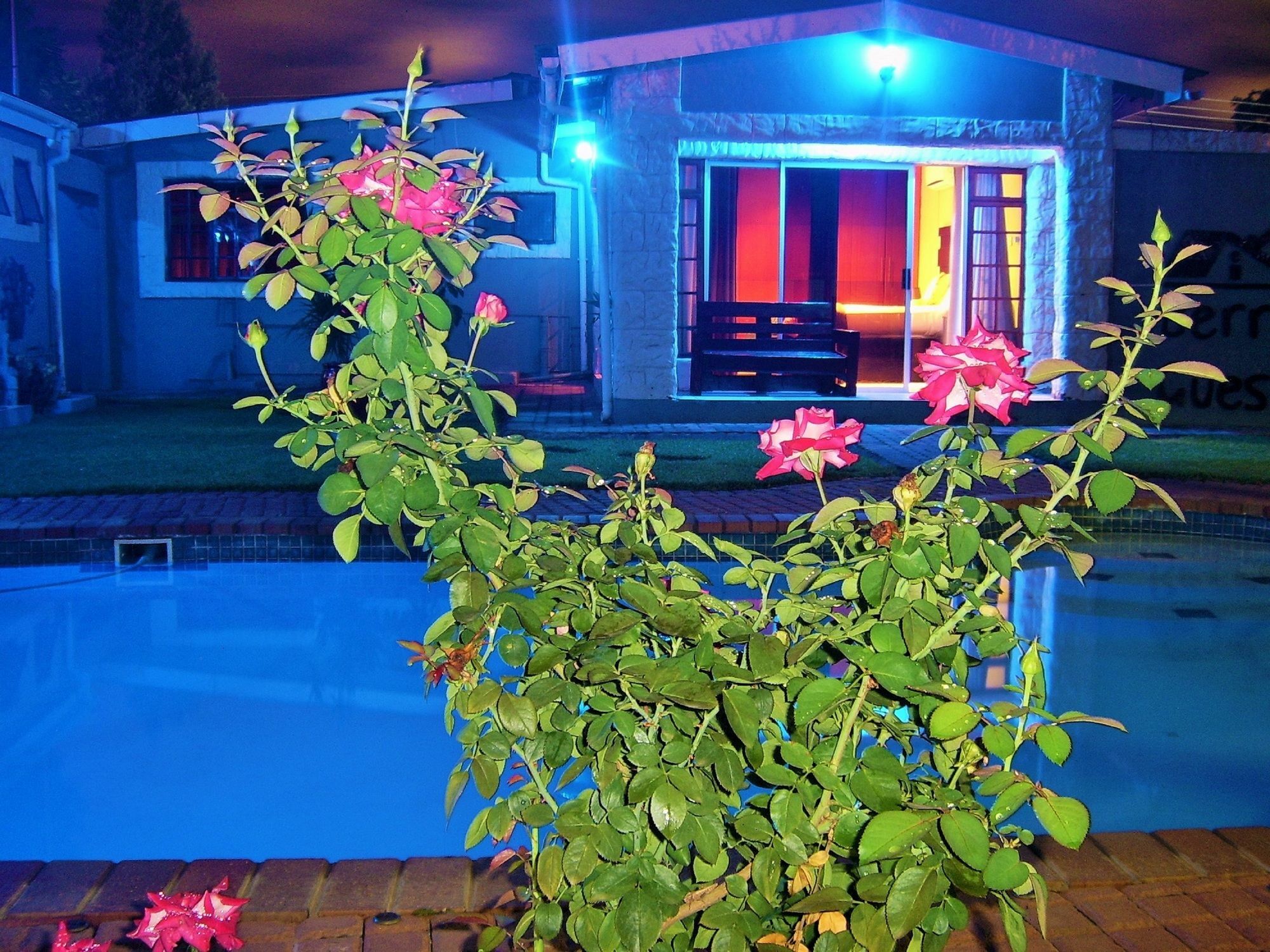 Berry Bliss Guest House Габороне Экстерьер фото